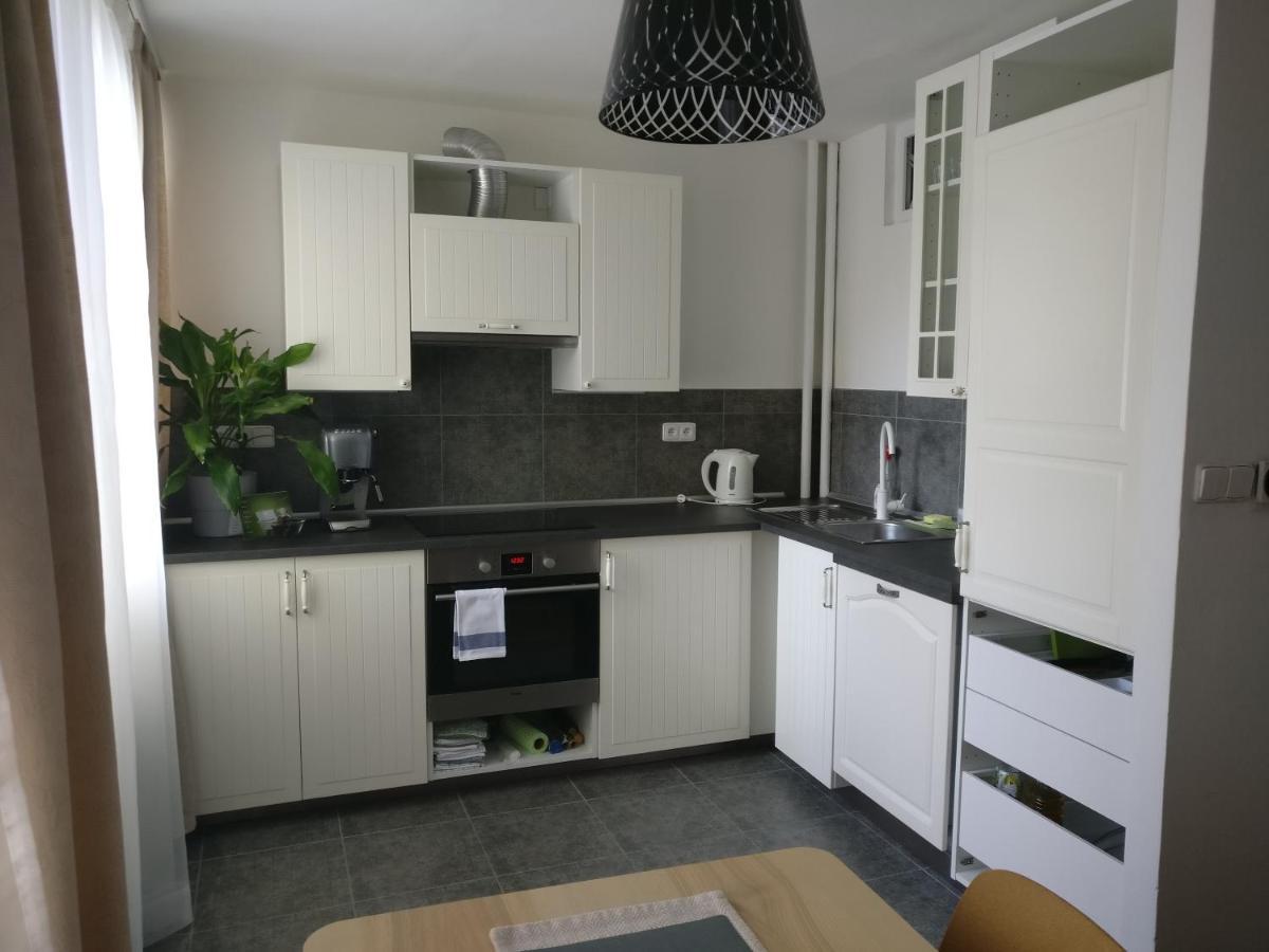Invalidovna Apartment Прага Екстер'єр фото