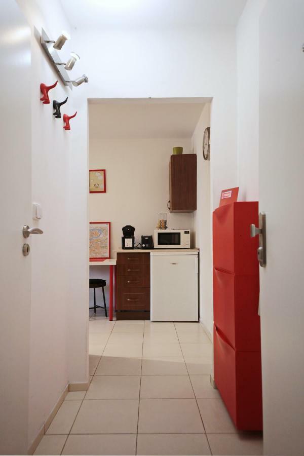 Invalidovna Apartment Прага Екстер'єр фото
