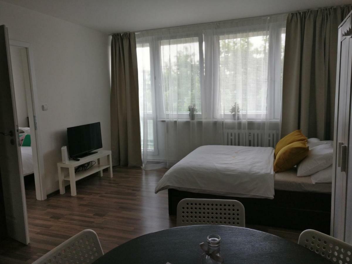 Invalidovna Apartment Прага Екстер'єр фото