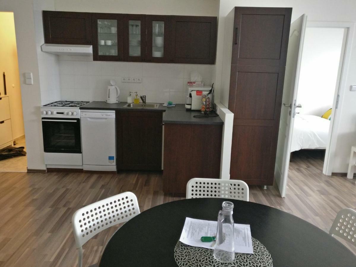 Invalidovna Apartment Прага Екстер'єр фото
