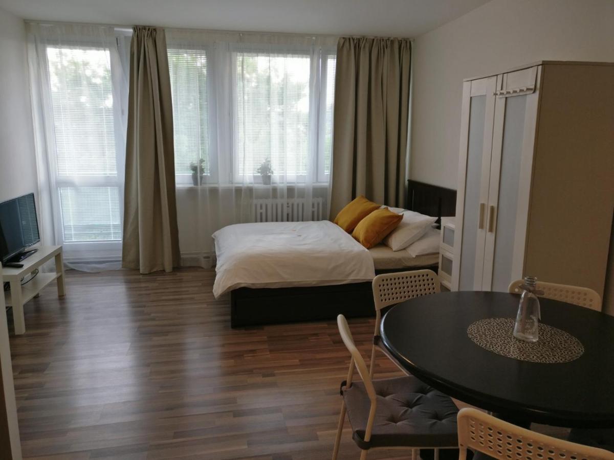 Invalidovna Apartment Прага Екстер'єр фото