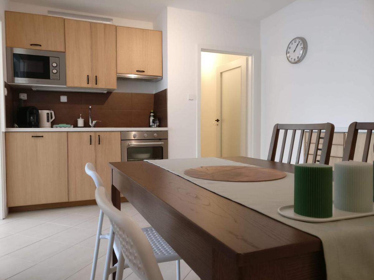 Invalidovna Apartment Прага Екстер'єр фото
